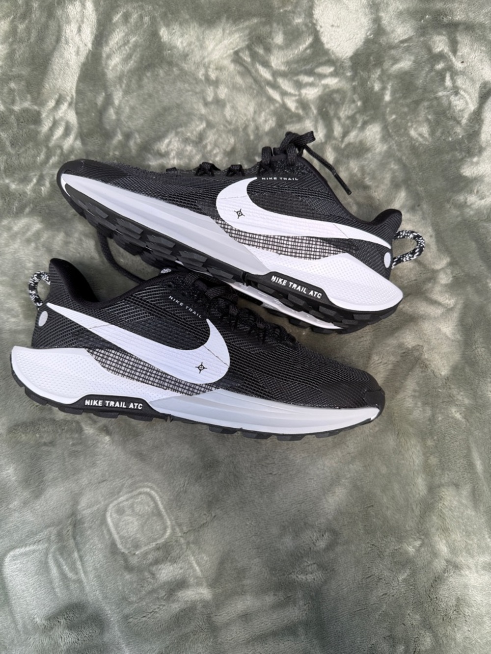 Nike Black and White Trail Running Sneakers - Picture 2 of 8